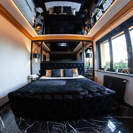 Apartmán Black Night Willa Pulkowa Varšava Exteriér fotografie