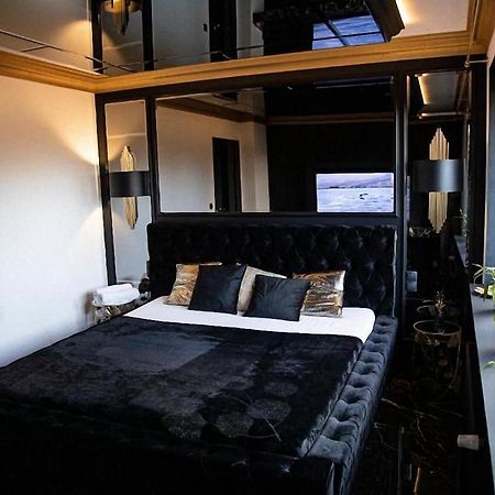 Apartmán Black Night Willa Pulkowa Varšava Exteriér fotografie