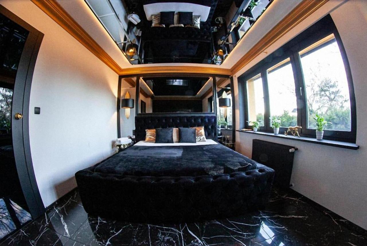 Apartmán Black Night Willa Pulkowa Varšava Exteriér fotografie