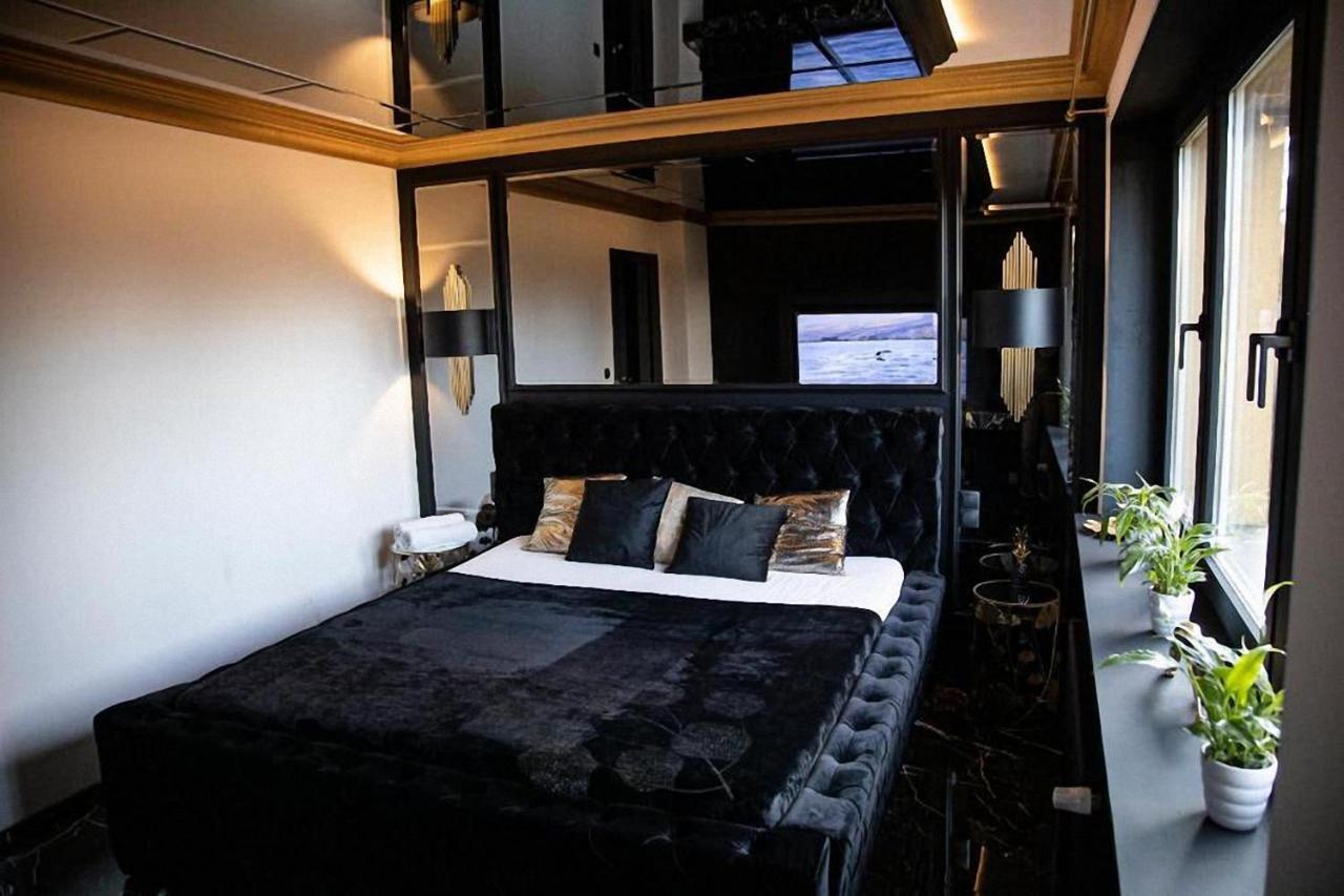 Apartmán Black Night Willa Pulkowa Varšava Exteriér fotografie
